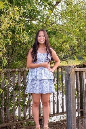 Tara Ludwig Spring Photos